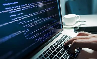 中国最小黑客汪正扬 8岁学编程，用键盘敲出不一样童年